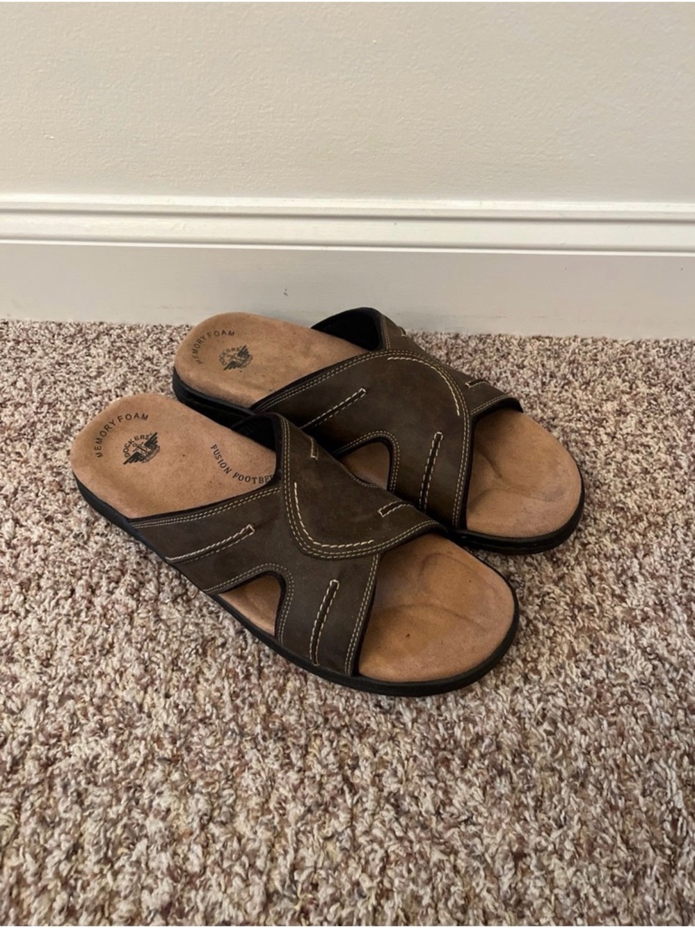 Dockers Men's Dark Brown Cross-Strap Slide Sandals